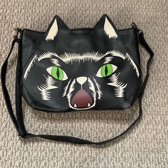Loungefly Handbags - FINAL PRICE HOCUS POCUS BINX LOUNGEFLY PURSE
